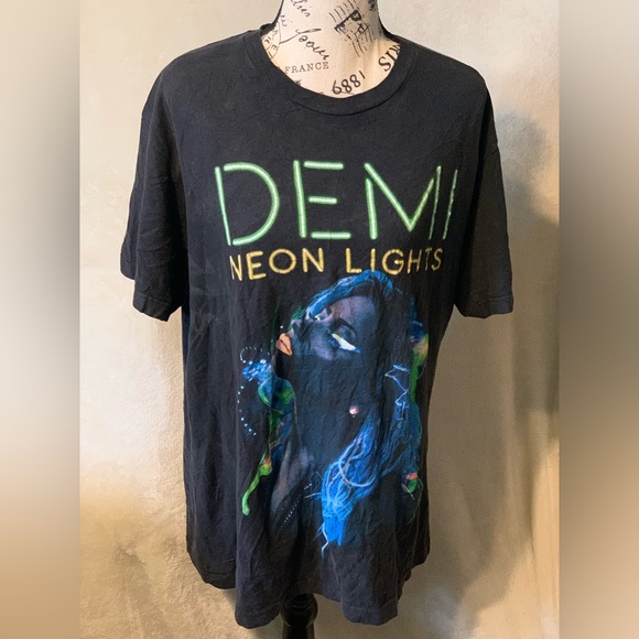 Demi Lovato 2014 Neon Lights Black L Tour T Shirt with Dates - Picture 1 of 7